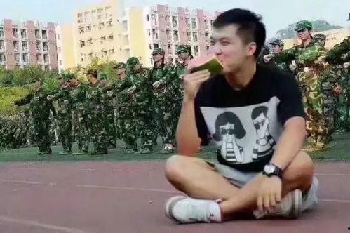 吃瓜群众视频军训,吃瓜群众视角下的青春热血