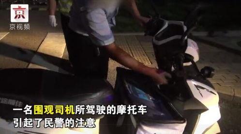 吃瓜群众被警察带走,揭秘背后真相