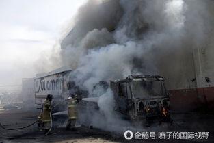 吃瓜群众被流弹击中