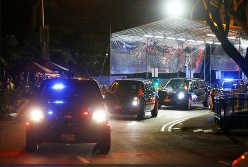 美国警车吃瓜群众,一场意外的街头奇观