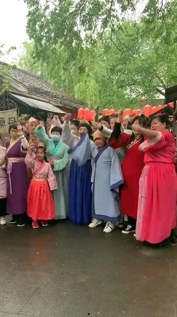 吃瓜群众走秀照片高清,吃瓜群众镜头下的时尚风采